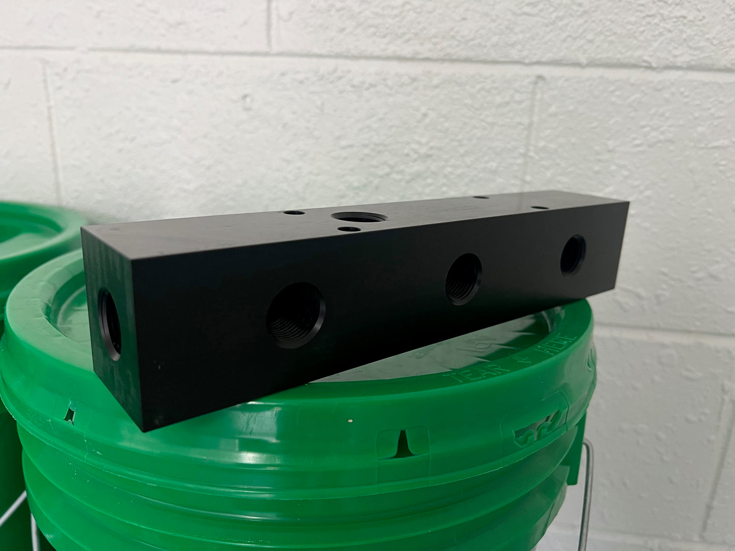 Black Poly Manifold Mixing Block